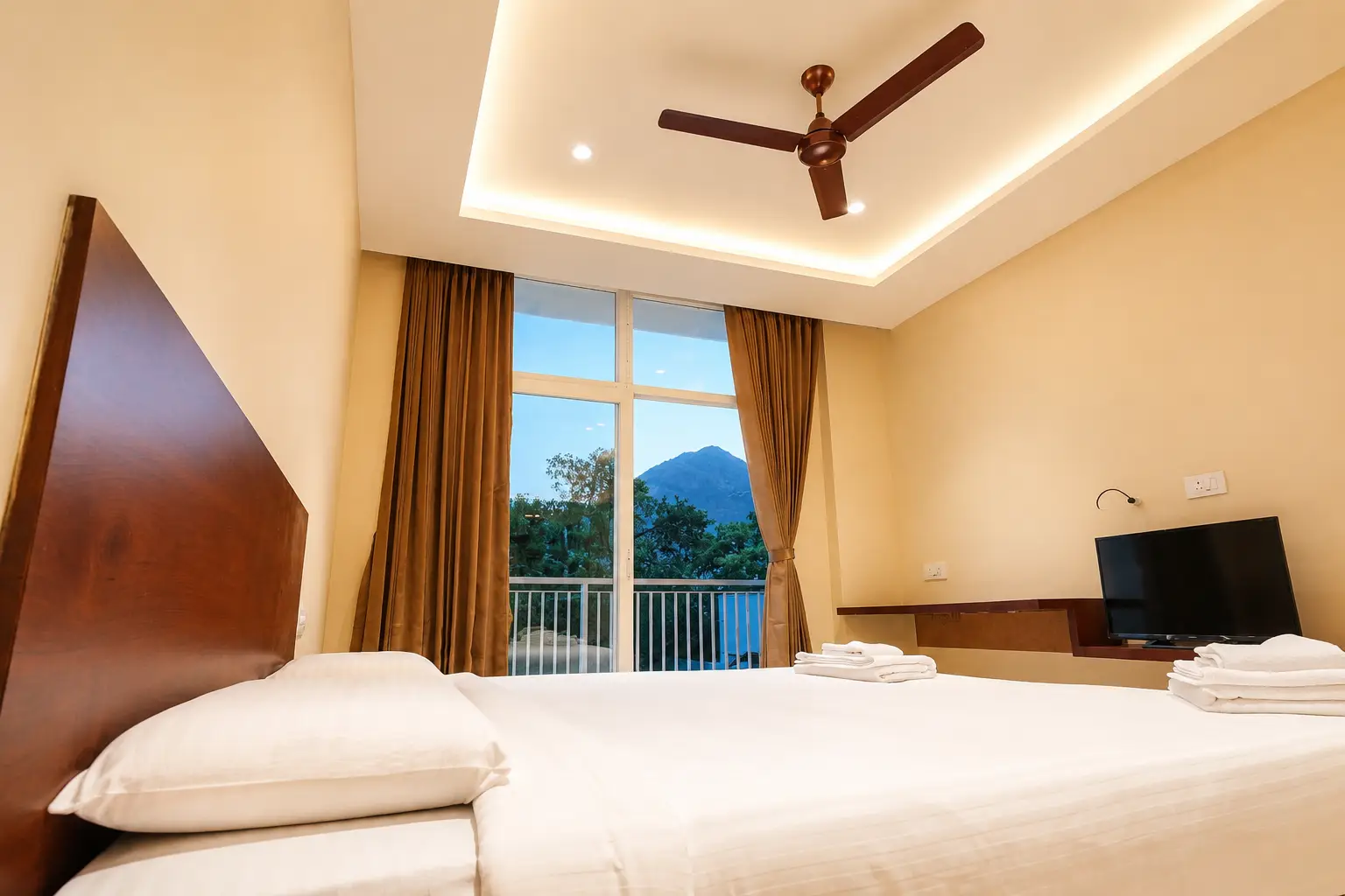 HILLVIEW ROOMS