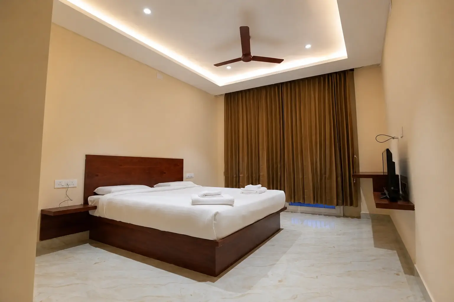 LUXURY ROOMS